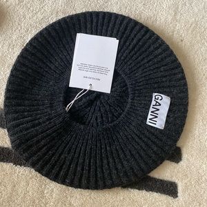 Brand new ganni knitted beret